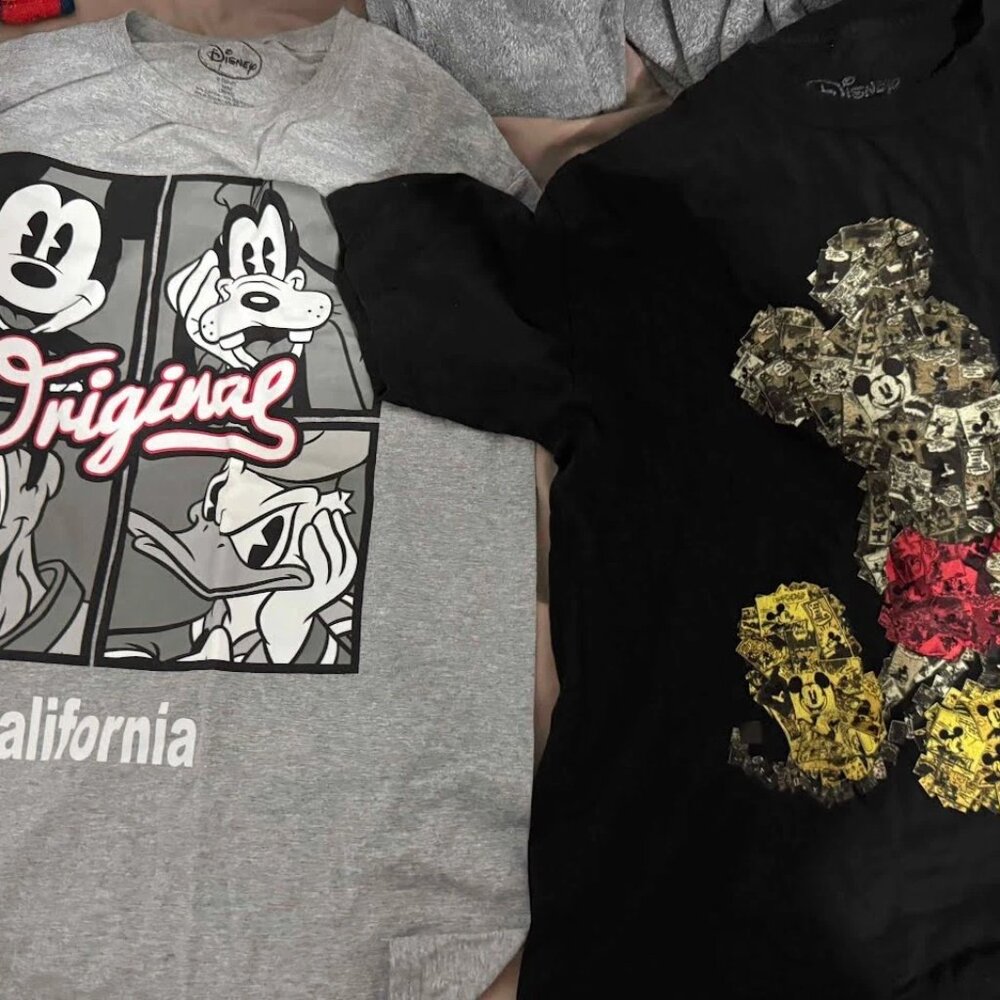 WALT DISNEY Mickey T-Shirts Lot size medium and large
